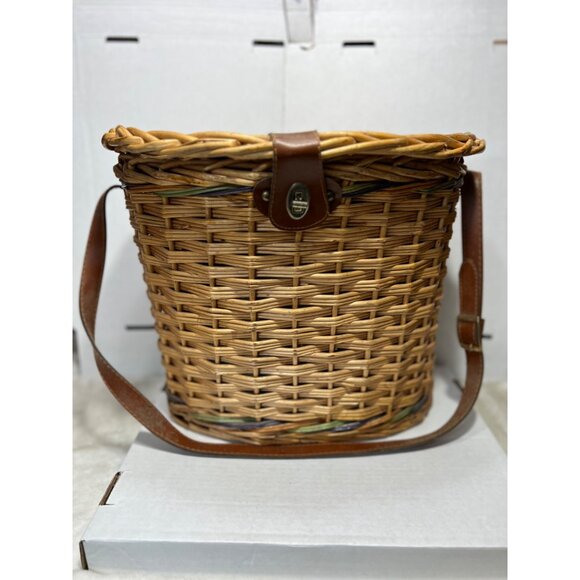 Wicker Picnic Basket With Strap & Plaid Lining - Picture 9 of 9